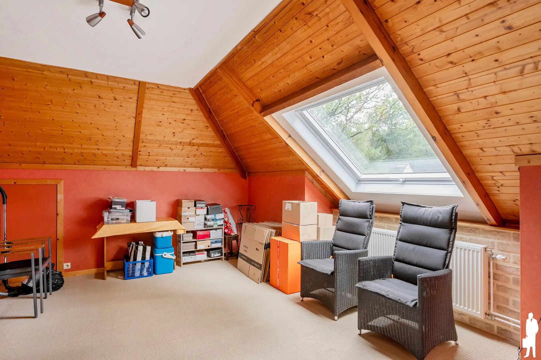 Ruime gezinswoning met 4 slaapkamers, 2 badkamers en zonnige tuin  foto 23