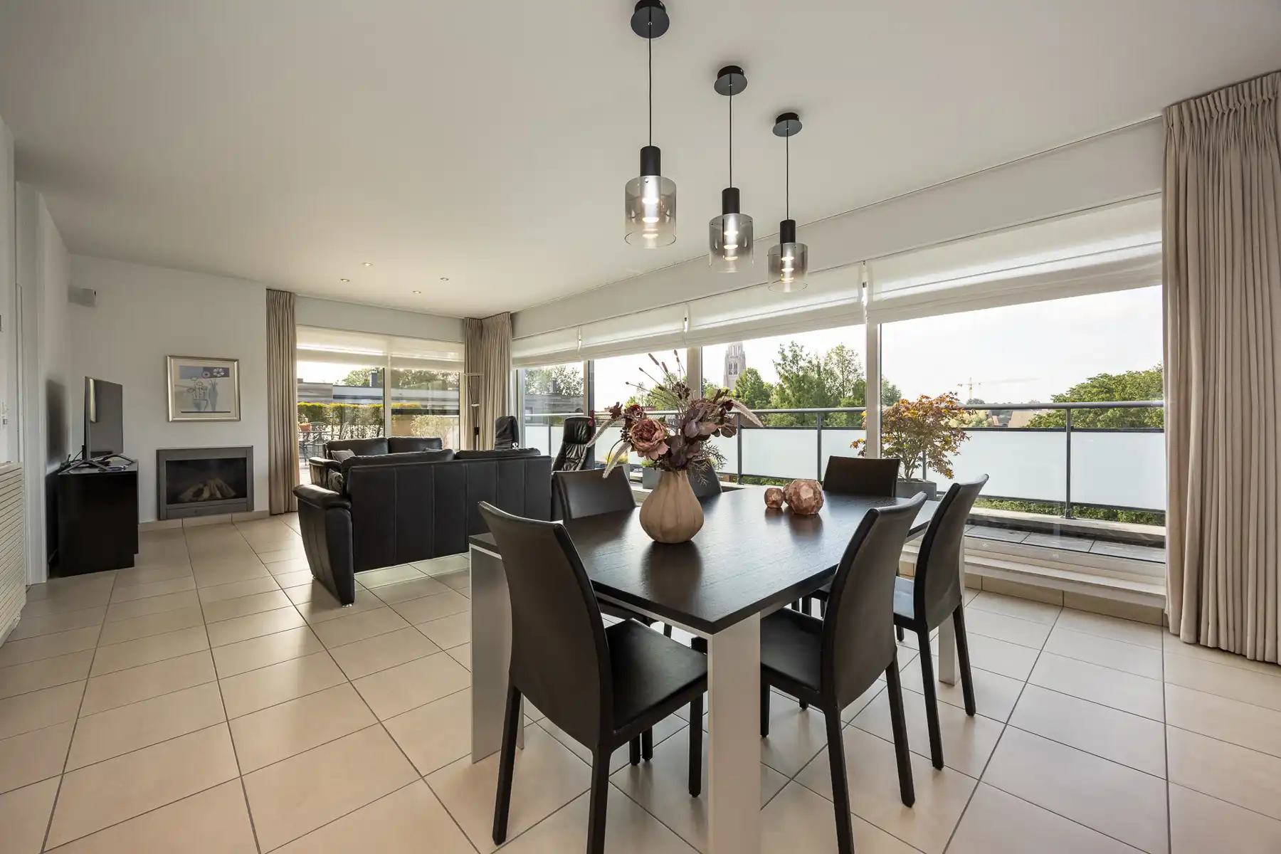 Ruim dakappartement met 2 slaapkamers en terras van ca. 155m². foto 3