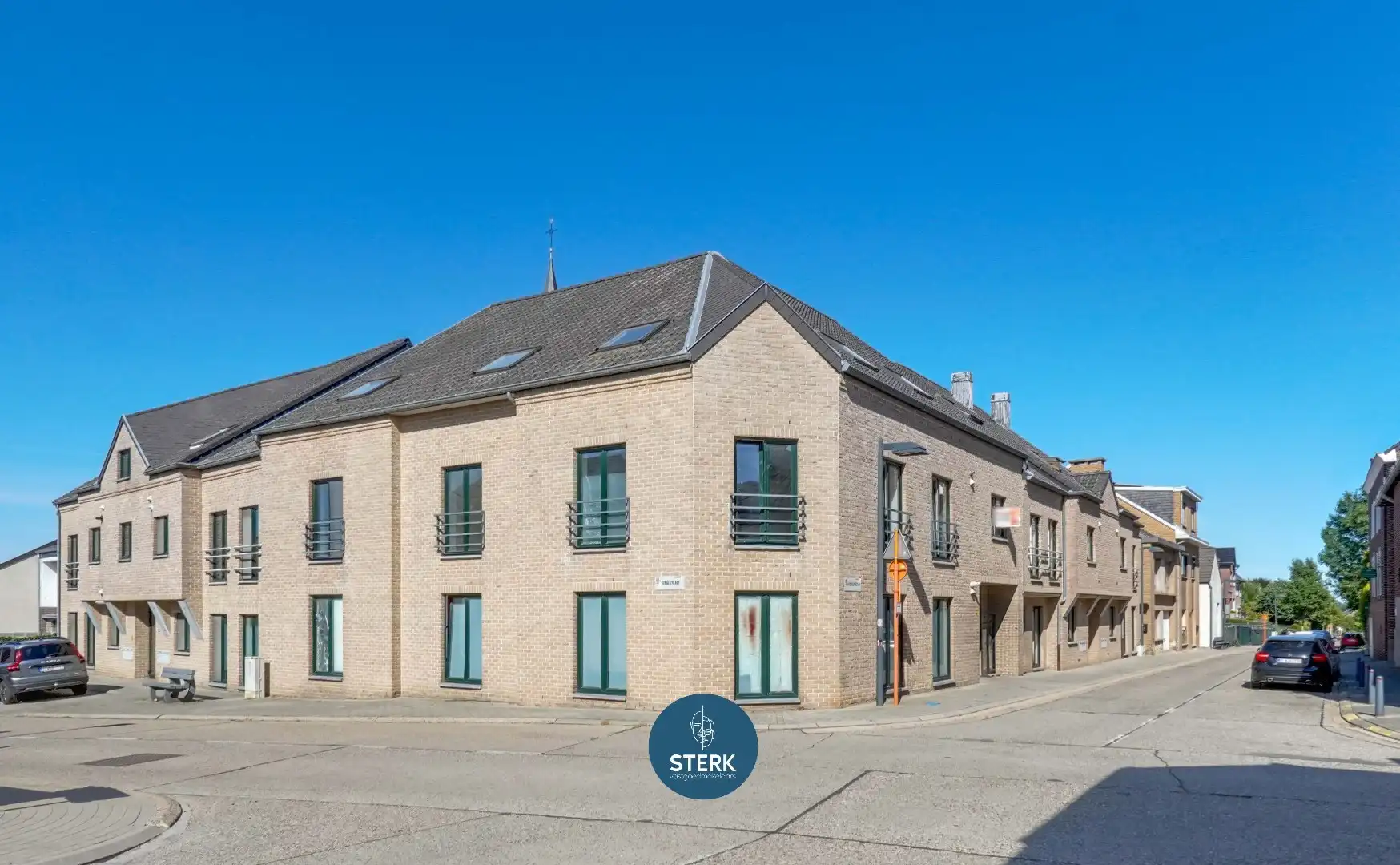 INSTAPKLAAR APPARTEMENT MET 3 SLPKS EN GARAGE TE HERDEREN !  foto 3