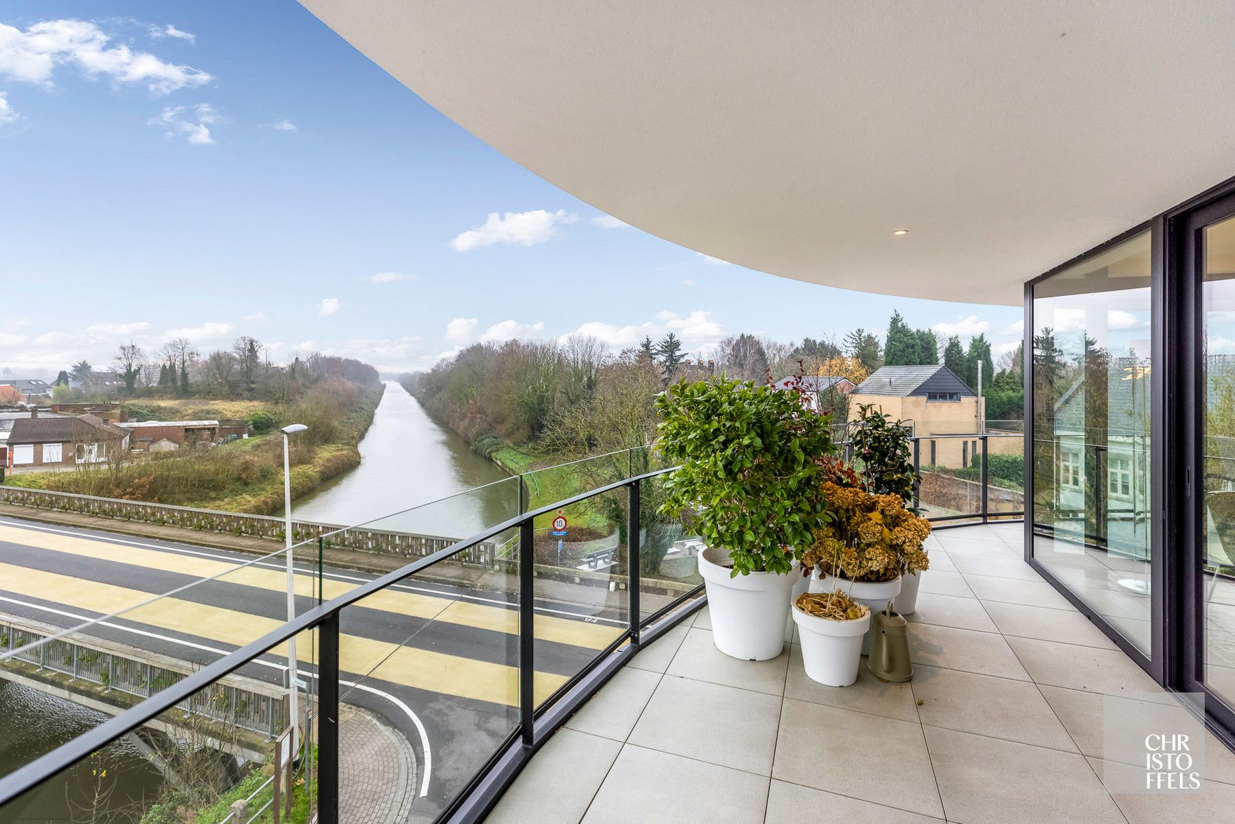 TE HUUR - Luxueus 2-slaapkamerappartement met uitzonderlijk zicht op water! foto 13