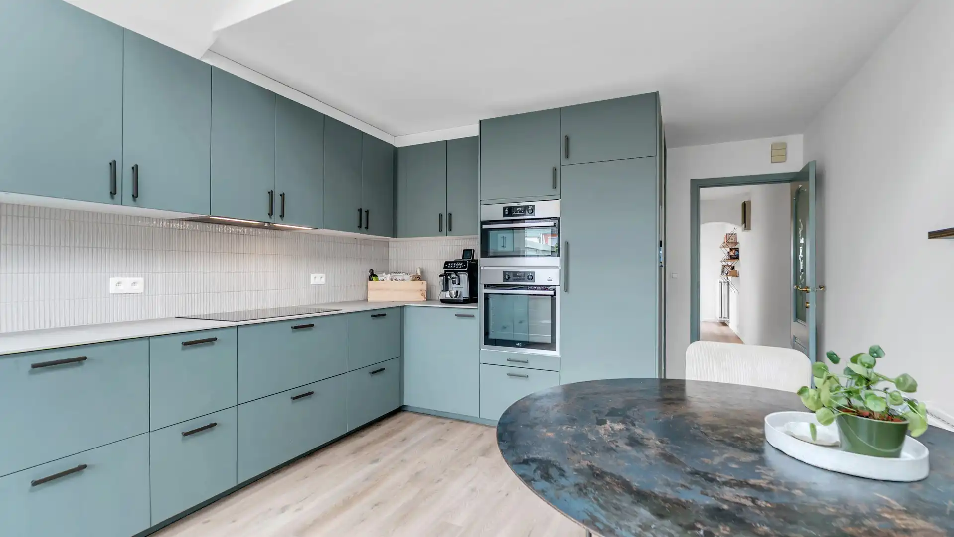 Prachtig herenhuis binnen de grote ring van Hasselt foto 19