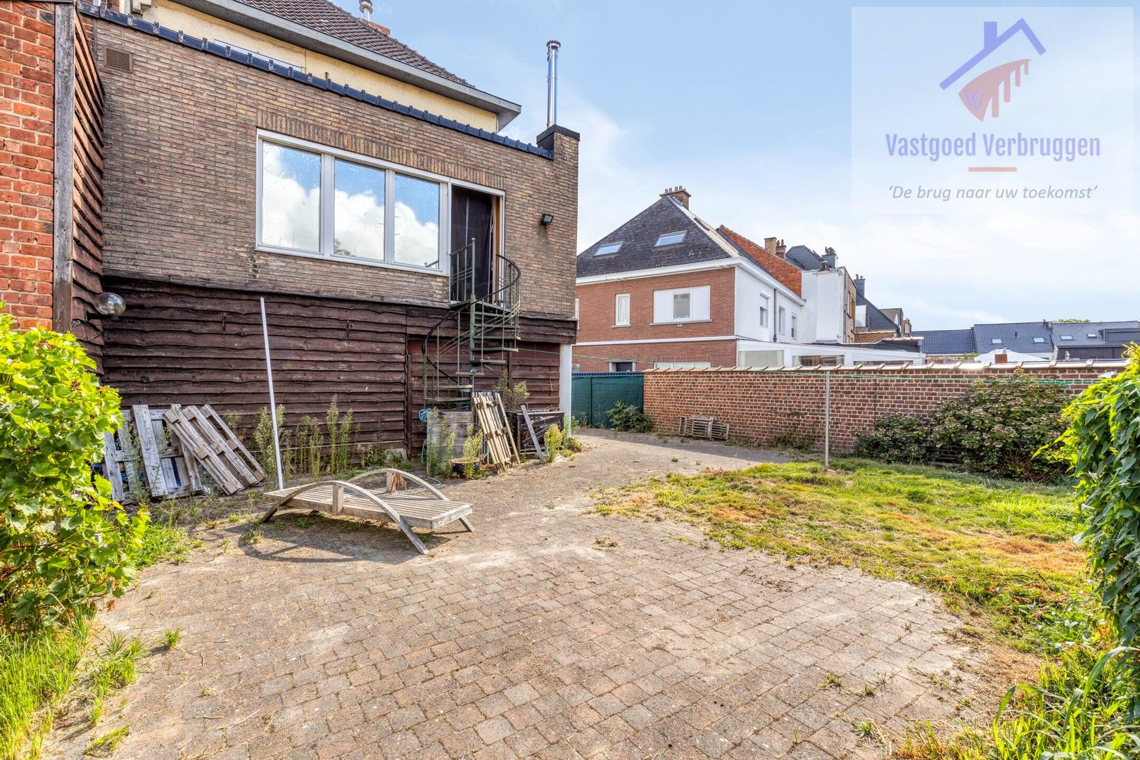 Ruime statige halfopen bebouwing met mooie tuin nabij het centrum foto 10