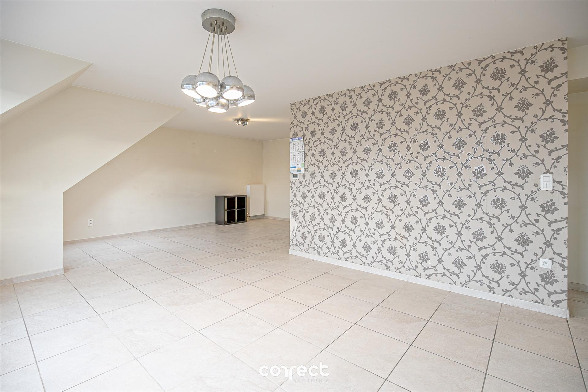 Instapklaar appartement met 3 slaapkamers en terras.  foto 2