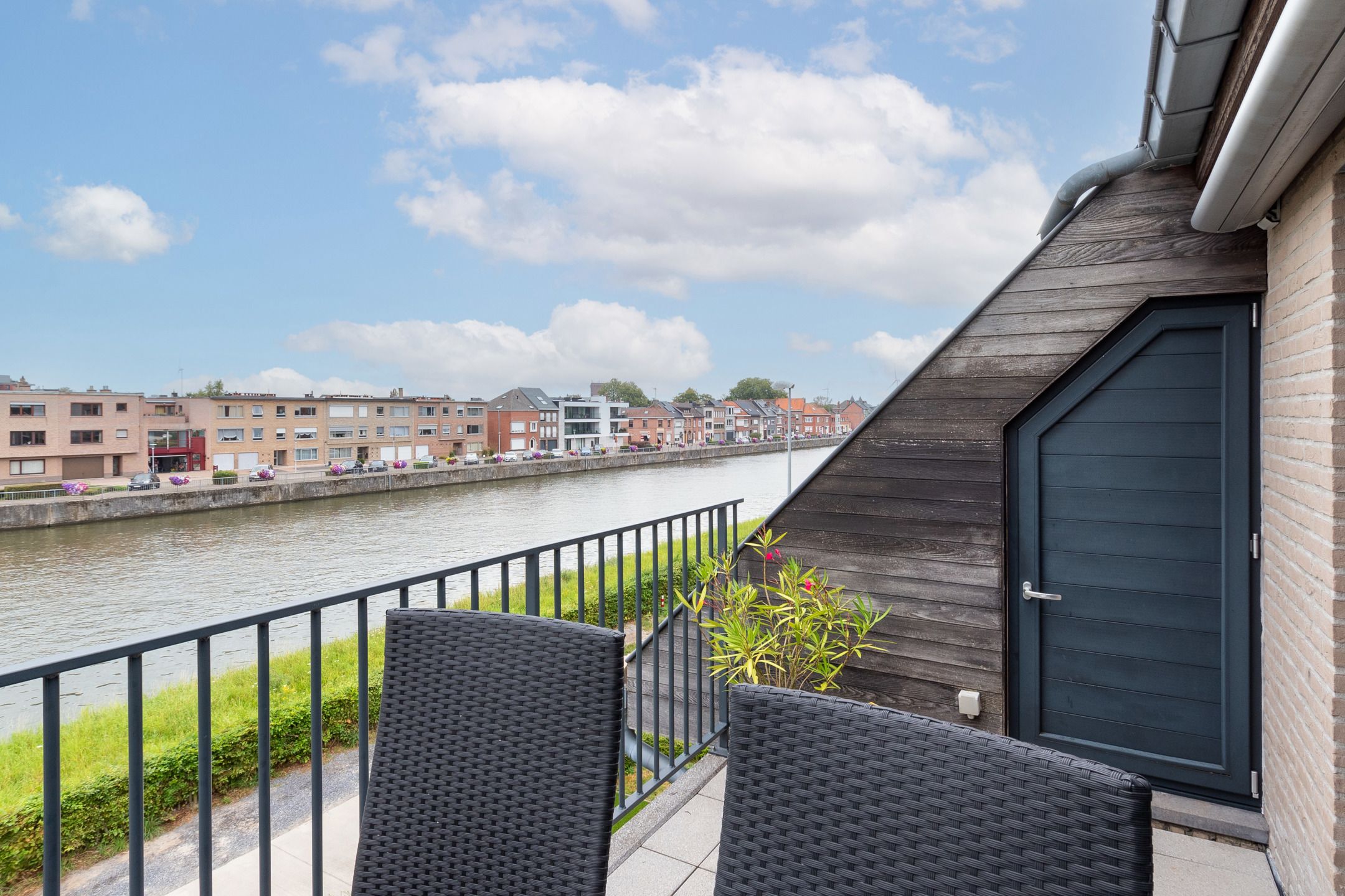 Modern duplex appartement met uitzicht op het kanaal foto 15