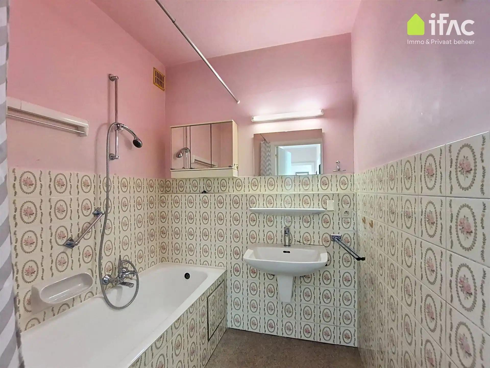Eénslaapkamer appartement op de 3de verdieping met terras foto 9