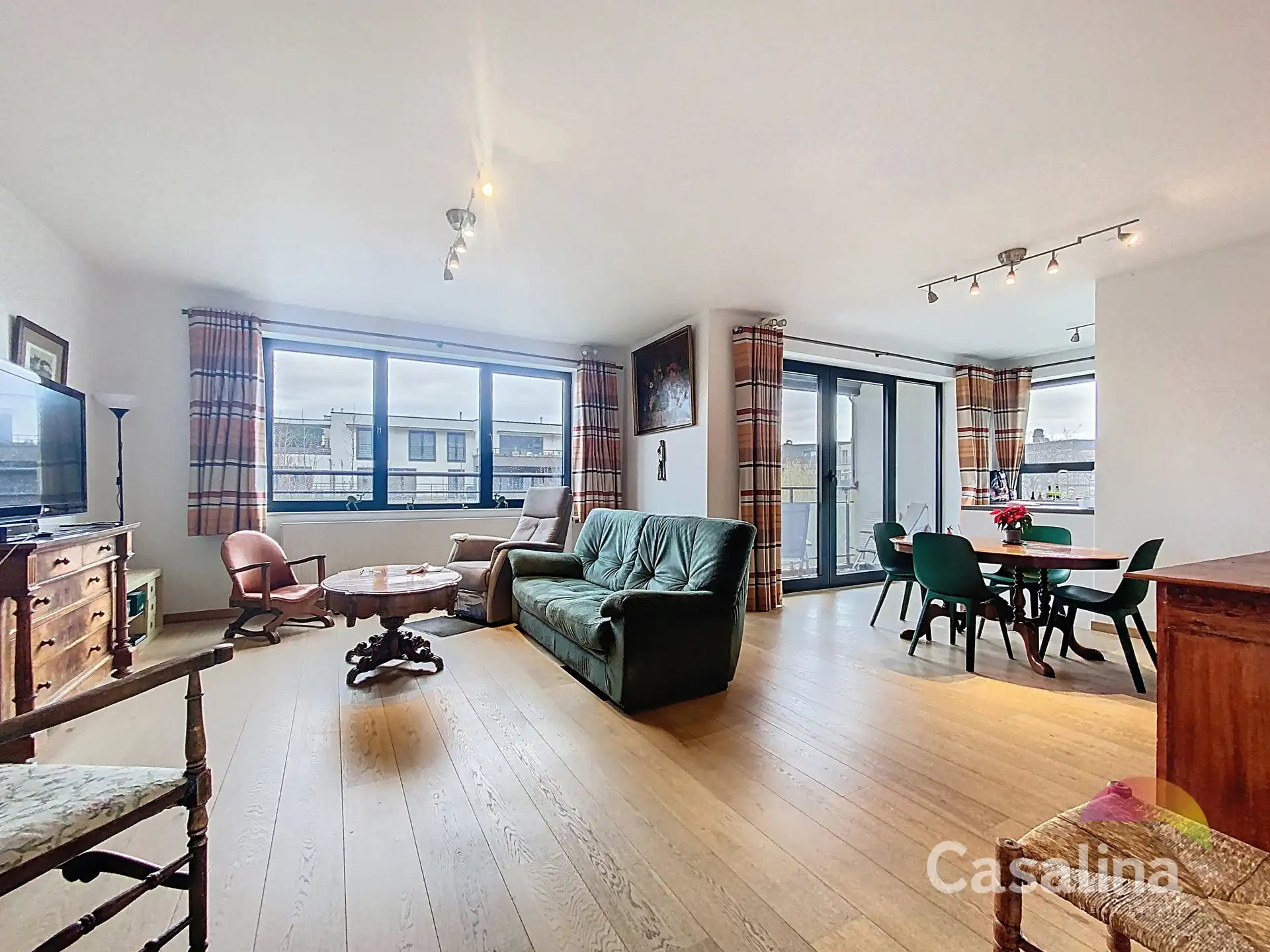 Prachtig 3-slaapkamerapp. met terras en parking (EPC: A-) foto 4