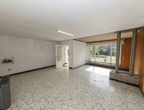 Roeselare-stadsrand. Grote halfopen gezinswoning met 4 slpks op een uitstekende locatie met heel wat potentieel!  Opp 337 m² foto 4