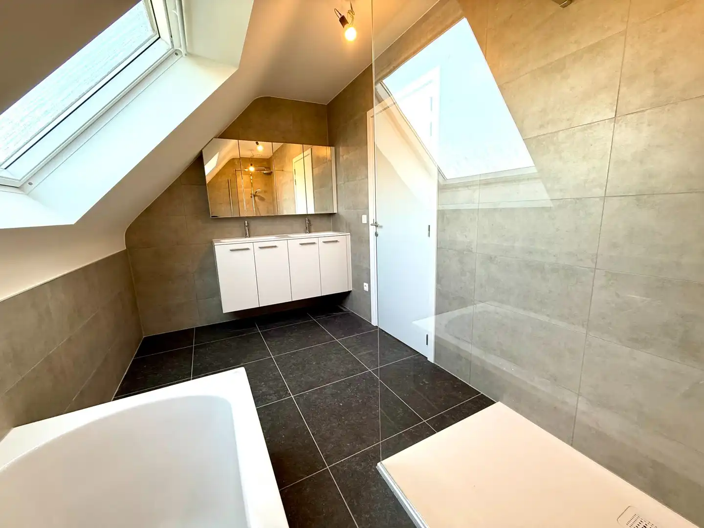 Volledig nieuwbouw, verrassend ruime en lichtrijke gezinswoning met 3 slaapkamers foto 29