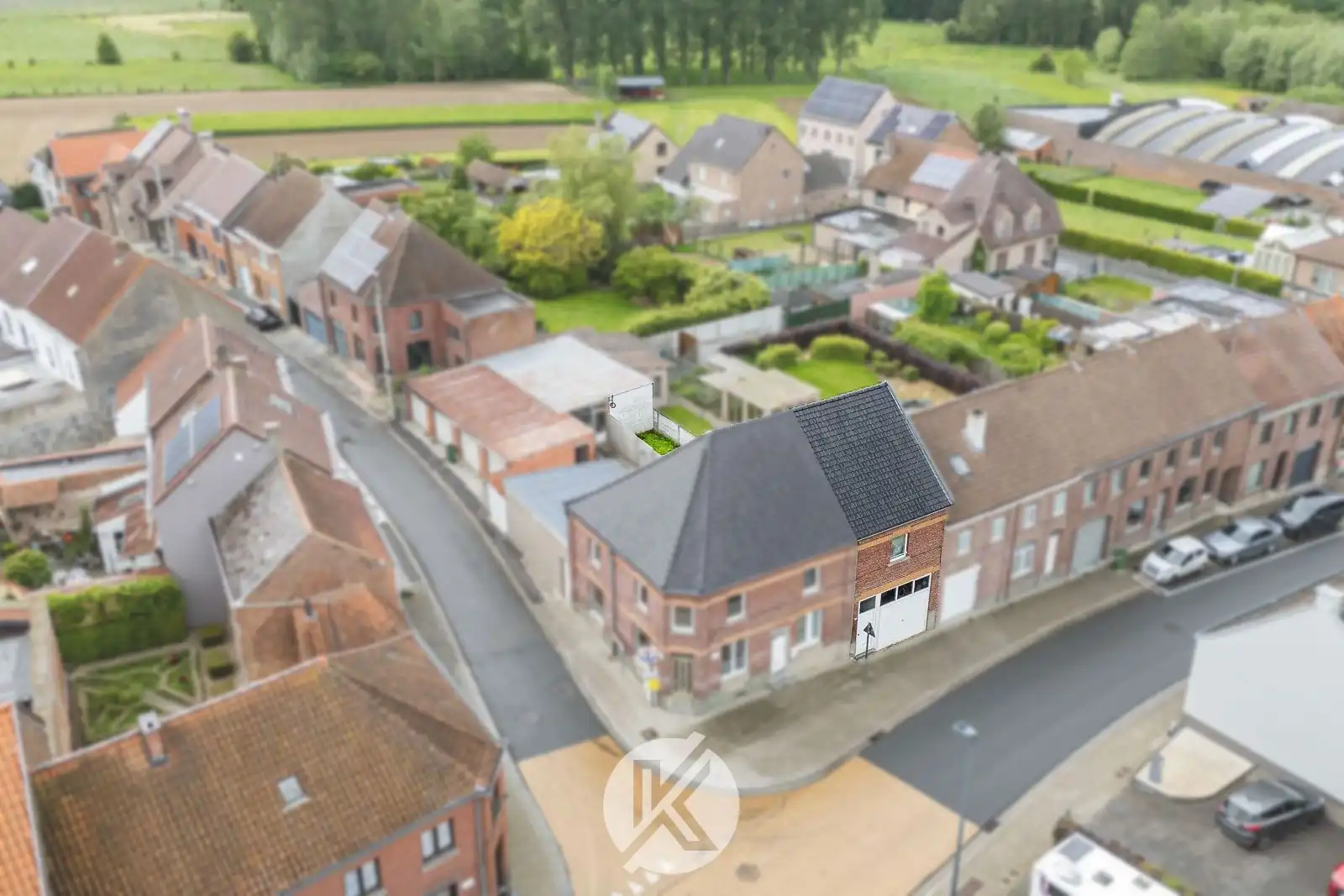 Robuuste woning met renovatiepotentieel foto 3