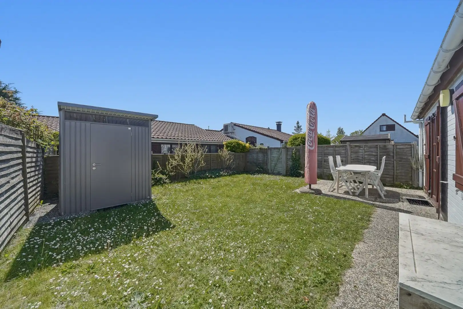 Instapklare vakantiewoning met zonnige tuin en 2 slaapkamers foto 11