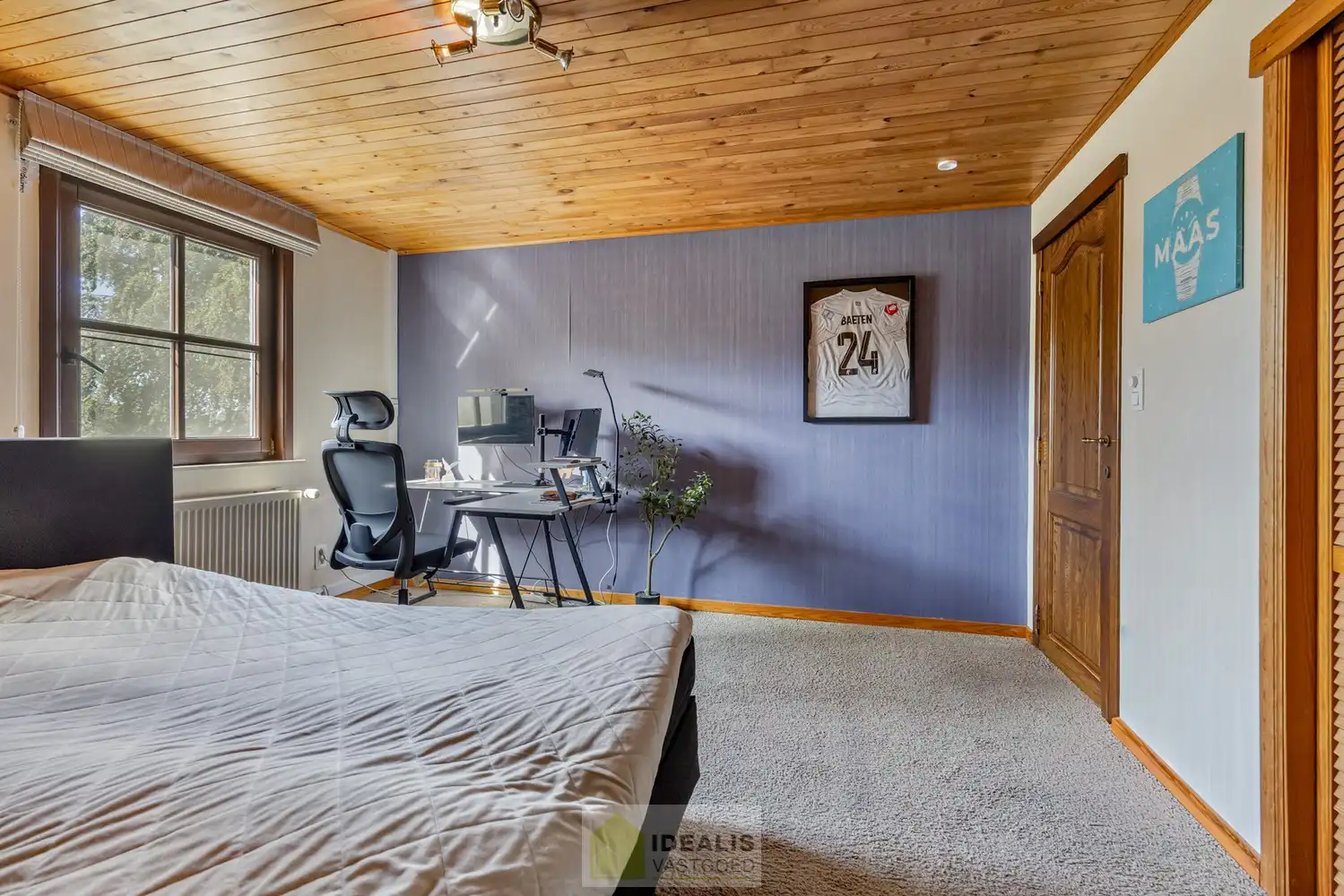 IDEALIS VASTGOED – INSTAPKLARE EENGEZINSWONING MET 4 SLAAPKAMERS EN EEN BEWOONBARE OPPERVLAKTE VAN +- 195M² OP EEN PERCEEL VAN +- 9A 20CA IN KLEINE-BROGEL (PEER). De woning is gelegen vlak bij de dorpskern van het gezellige kleine-Brogel en op enkele minuten verwijderd van de centra van Peer, Kaulille, Bocholt en Pelt. Ideaal voor zij die op zoek zijn naar een ruime instapklare woning met 4 slaapkamers!! foto 21