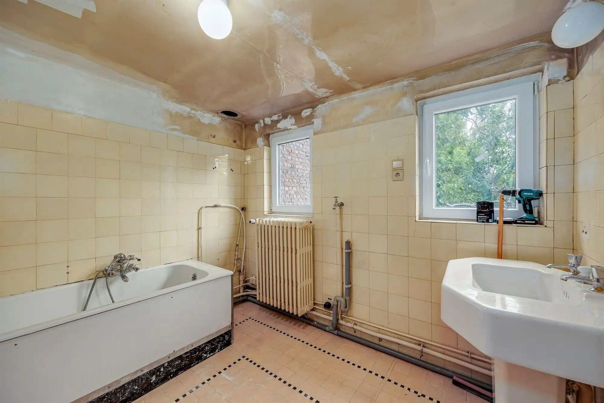 Ruime woning met veelzijdige praktijkruimtes foto 14