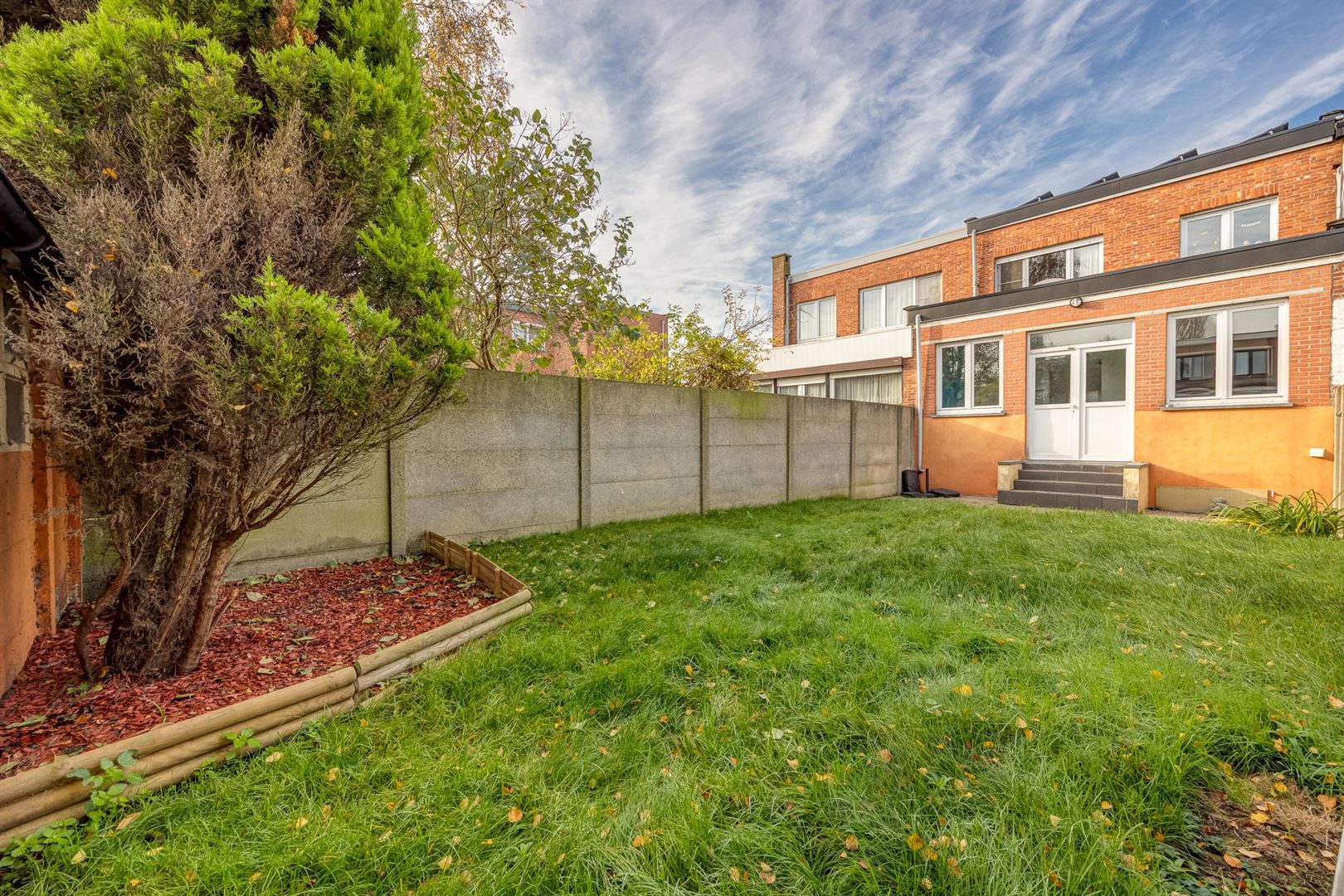 Huis met 3 slaapkamers, tuin en garage foto 14