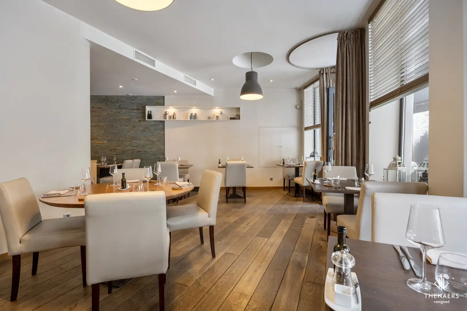 Karaktervol handelshuis met restaurant en ruime woonst op topligging in hartje Sint-Truiden. foto 6