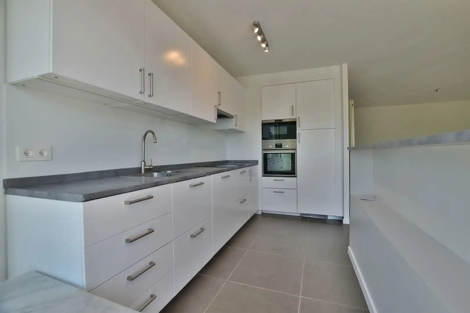 Stijlvol vernieuwd appartement met uniek zicht op de Brusselse Forten foto 7