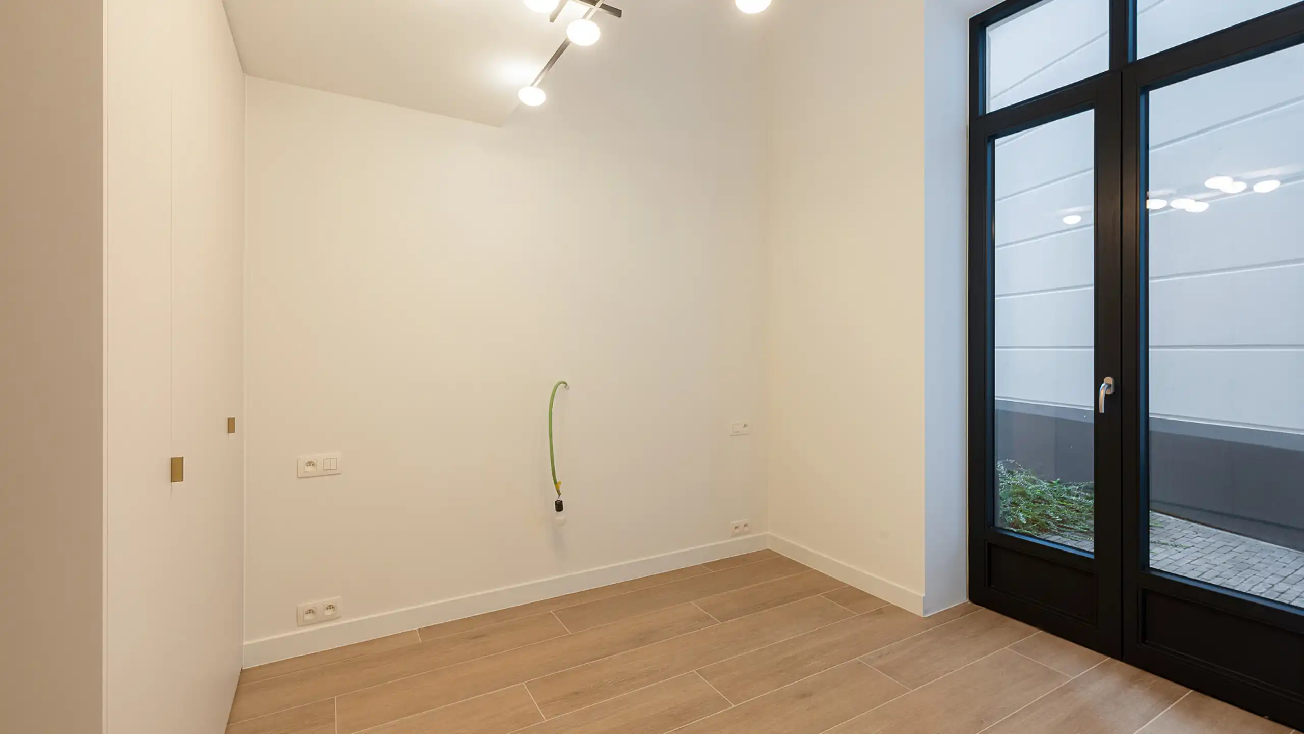 Nieuwbouwappartement met prachtig zicht op Lakeside  foto 22