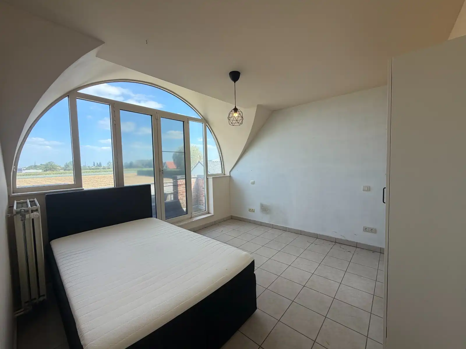 RUIME WONING MET 4 SLAAPKAMERS, 2 BADKAMERS, 2 GARAGES EN LANDELIJK UITZICHT foto 14