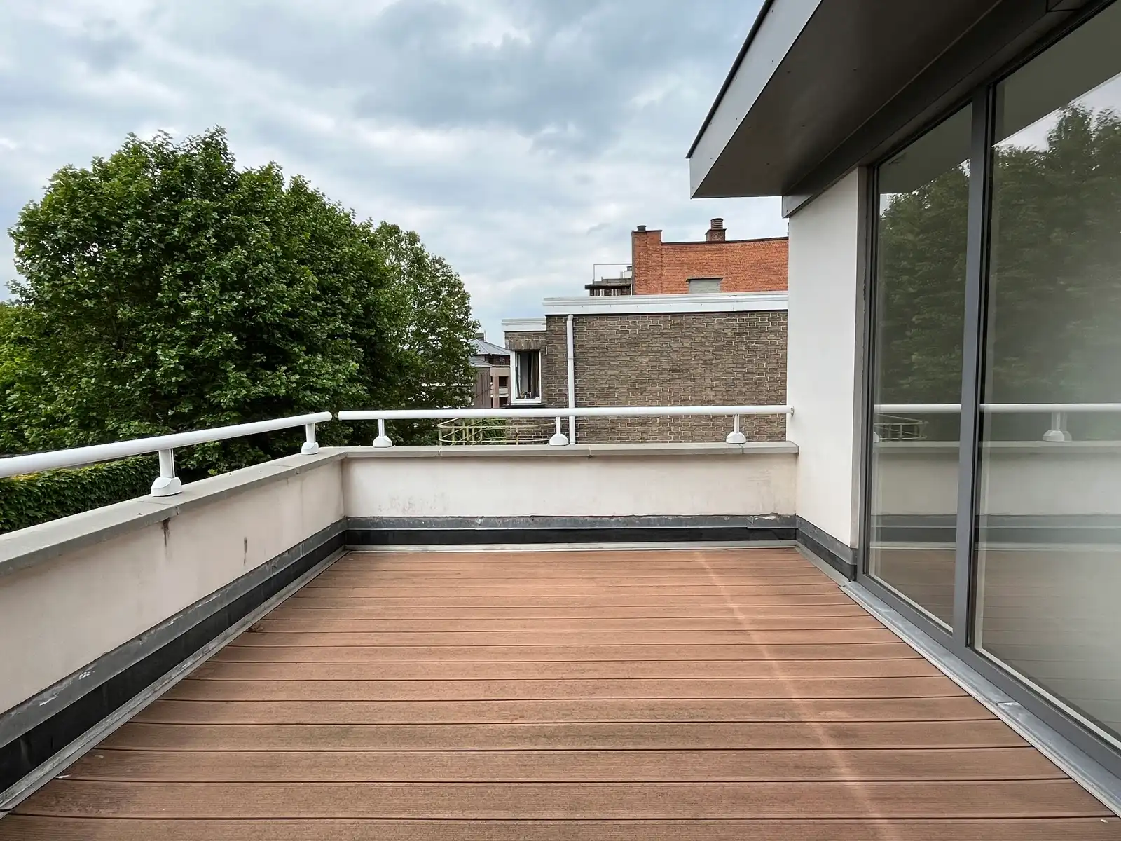 Verzorgde duplex met 1 slaapkamer en bureau foto 3