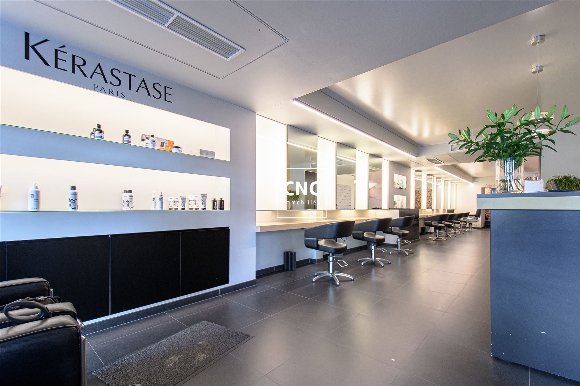 Exclusieve Commerciële Ruimte te Huur op Toplocatie in de Lippenslaan foto 4