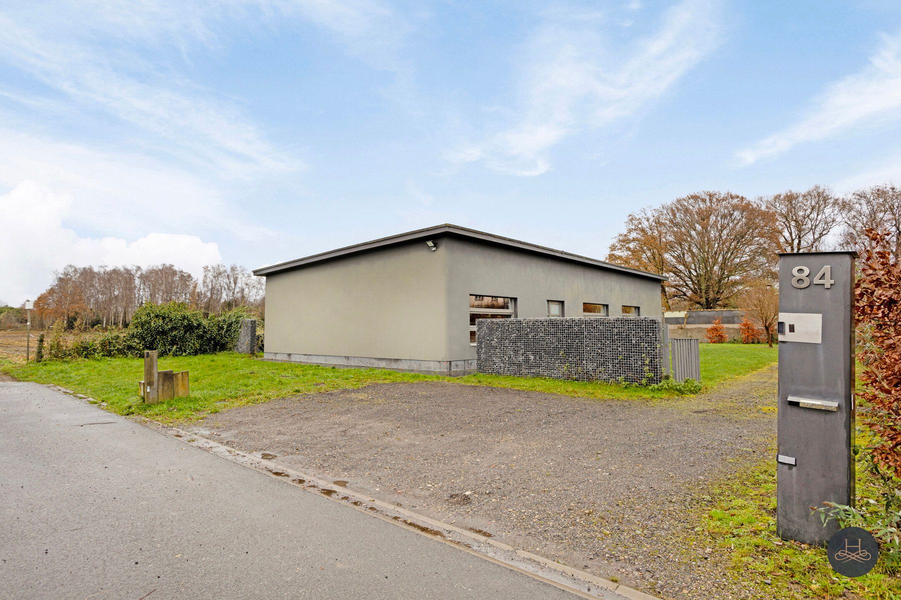 Gelijkvloerse woning in het groen in een doodlopende straat foto {{pictureIndex}}