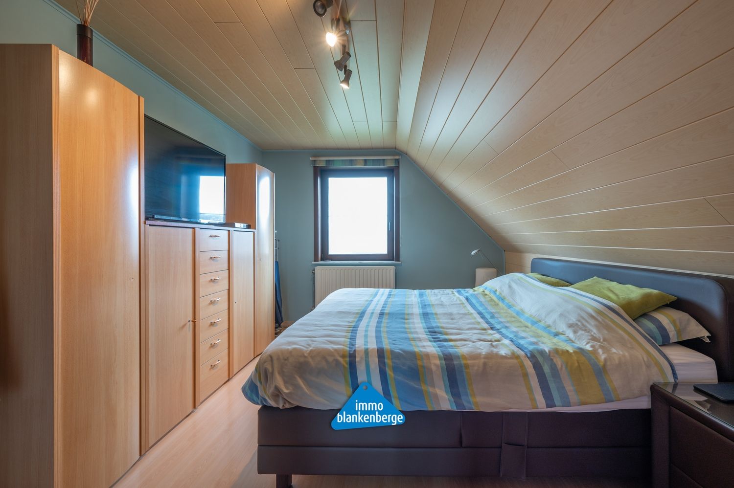 Ruime villa met zonnige tuin en moderne veranda op wandelafstand van de zee foto 20