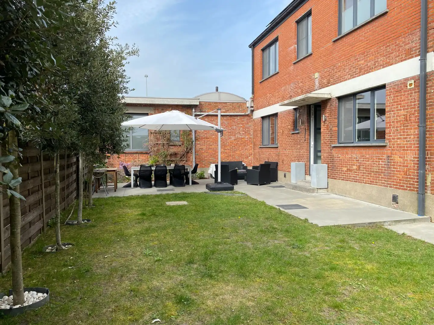 Karaktervolle gerenoveerde woning met garage en tuin foto 14