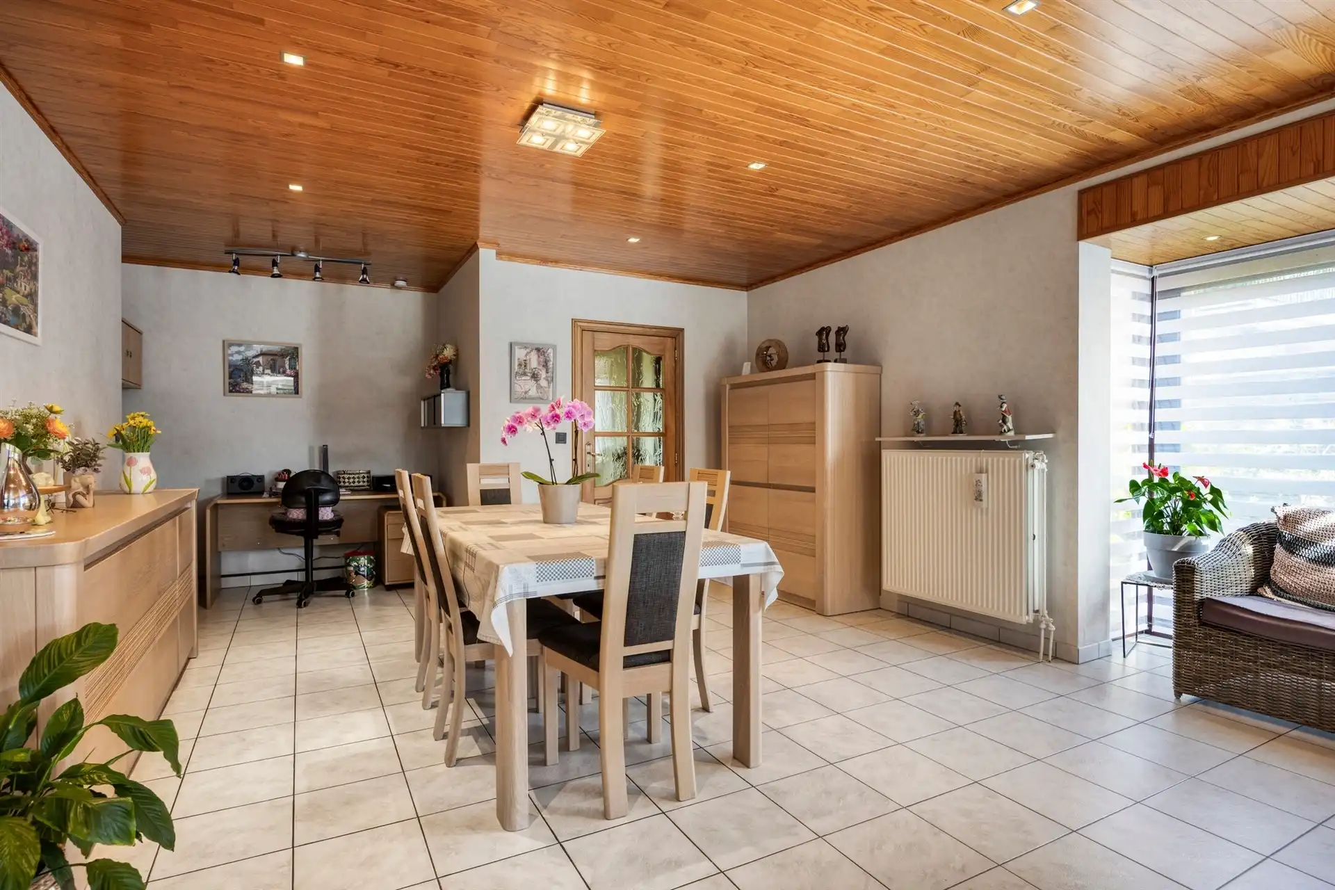 Zeer nette bungalow woning foto 9