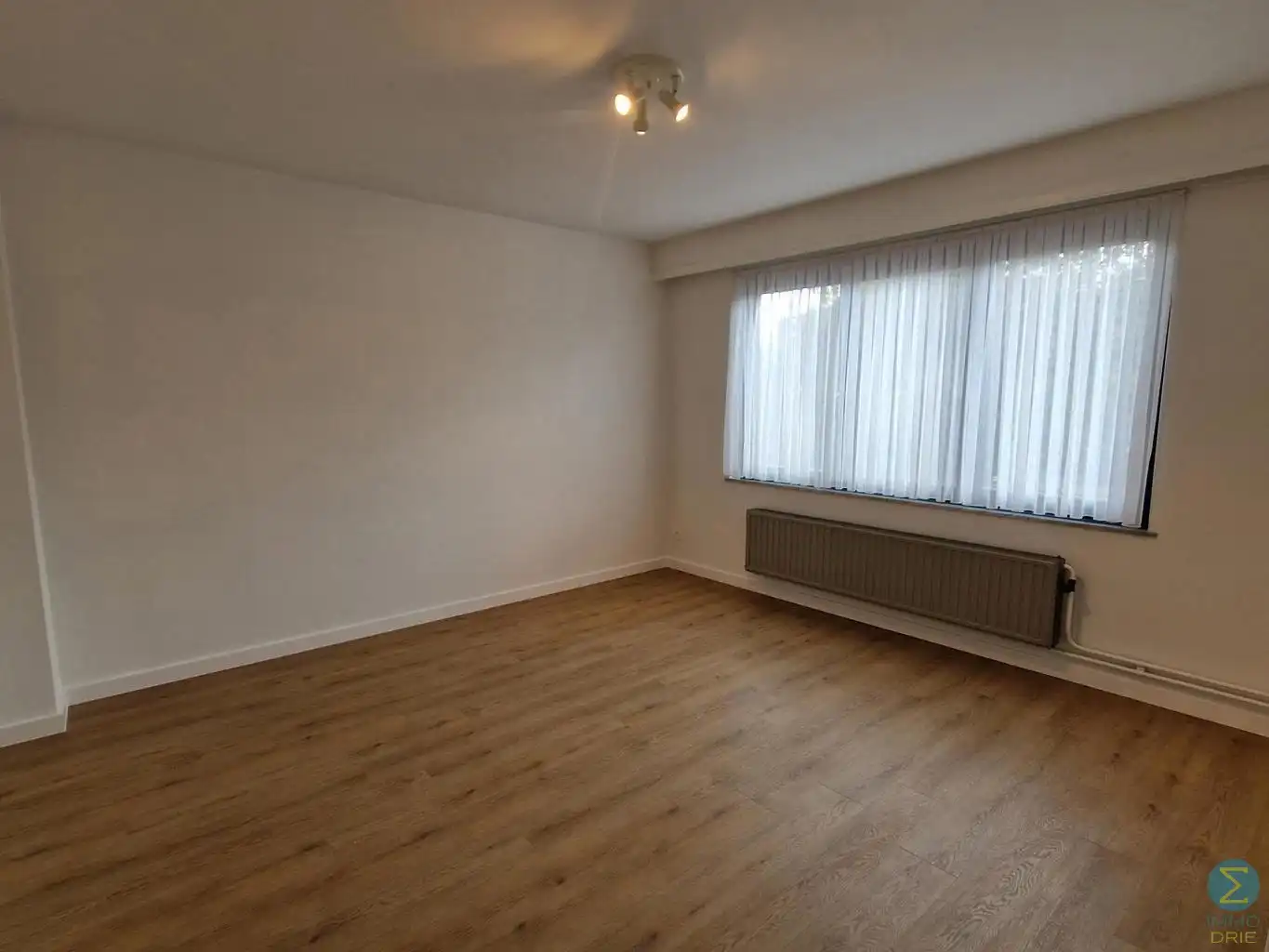 Woning met 3 slaapkamers en inpandige garage op 328m² foto 15