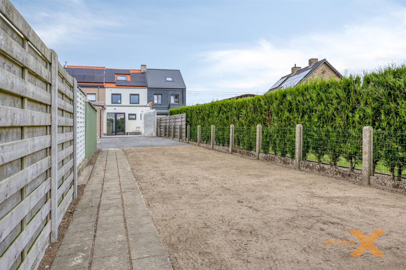 GERENOVEERDE KNUSSE WONING MET LEUKE TUIN foto 24
