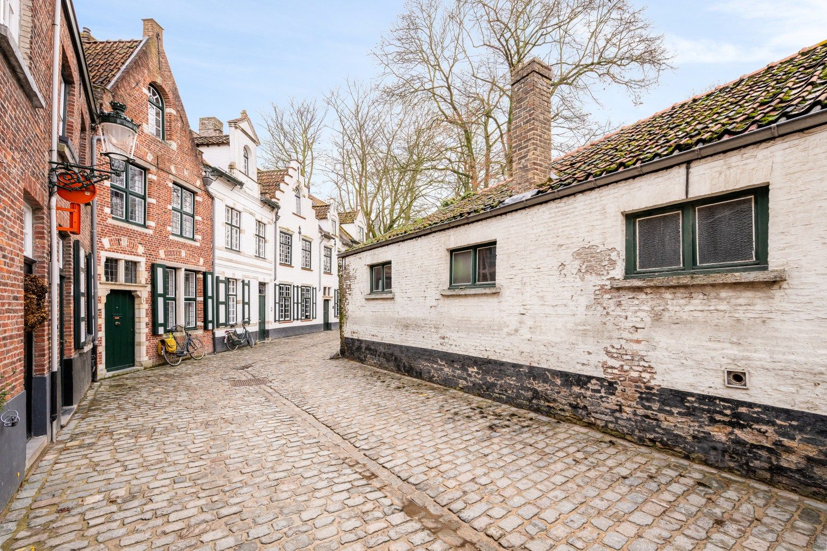 Unieke en idyllische hoekwoning nabij Minnewaterpark en historisch Brugge foto 3