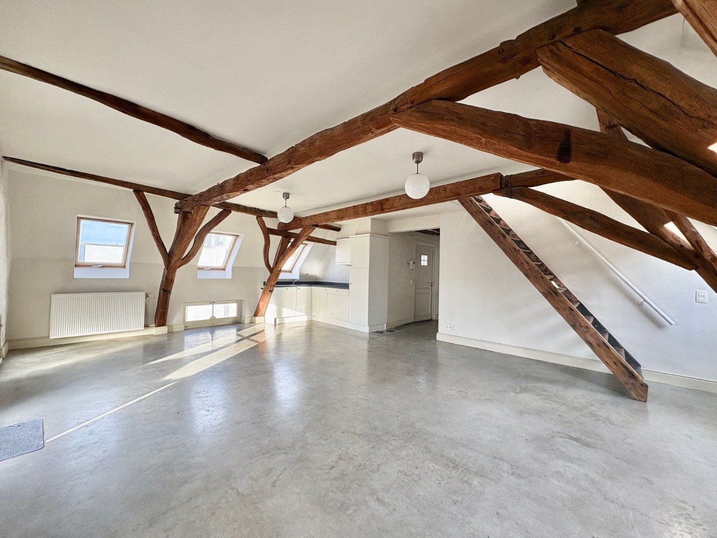 Stijlvol 3-slaapkamer duplexappartement met zonnig terras foto 2