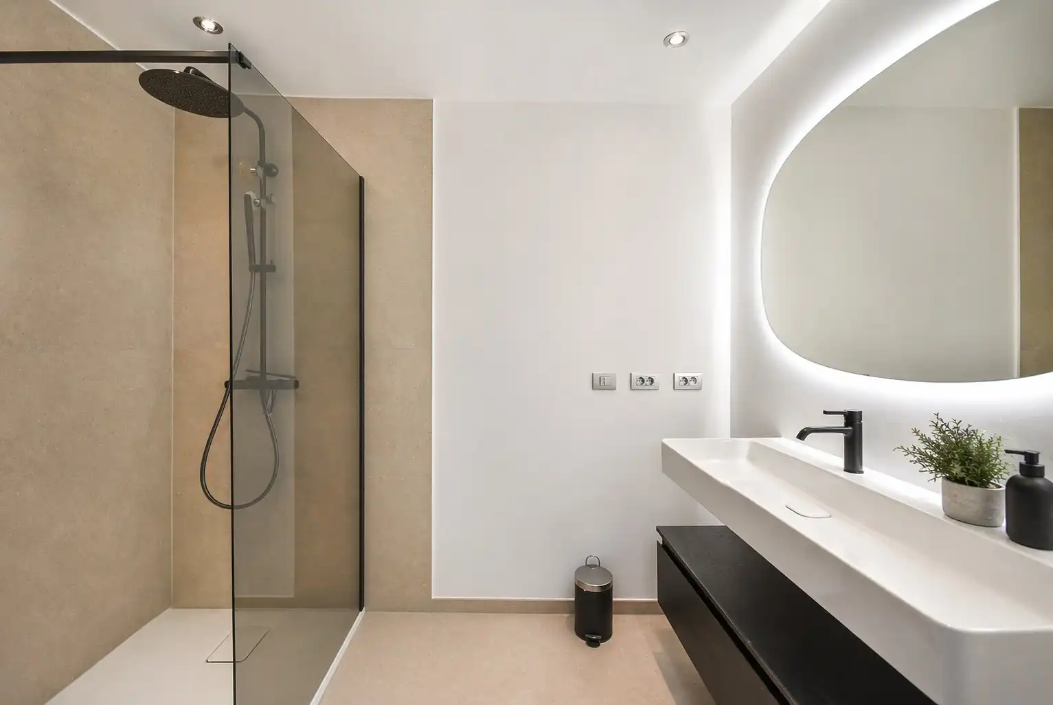 Stijlvol duplex appartement met ruim terras nabij het centrum van Gent foto 9
