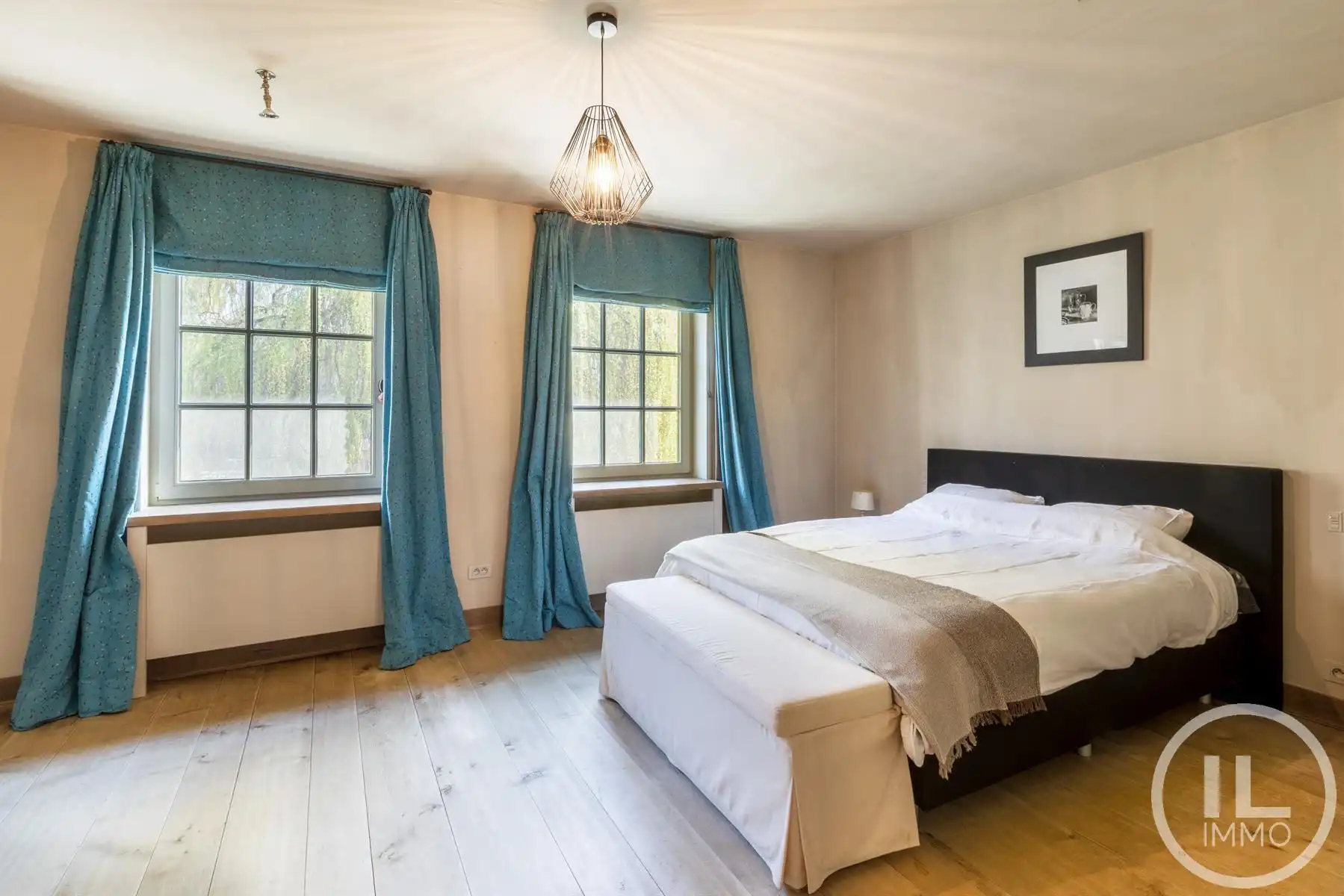 Schitterend domein van 7,7 ha met prachtige villa, zwembad, guesthouse, ruime schuur en uitgebreide paardenfaciliteiten. foto 23