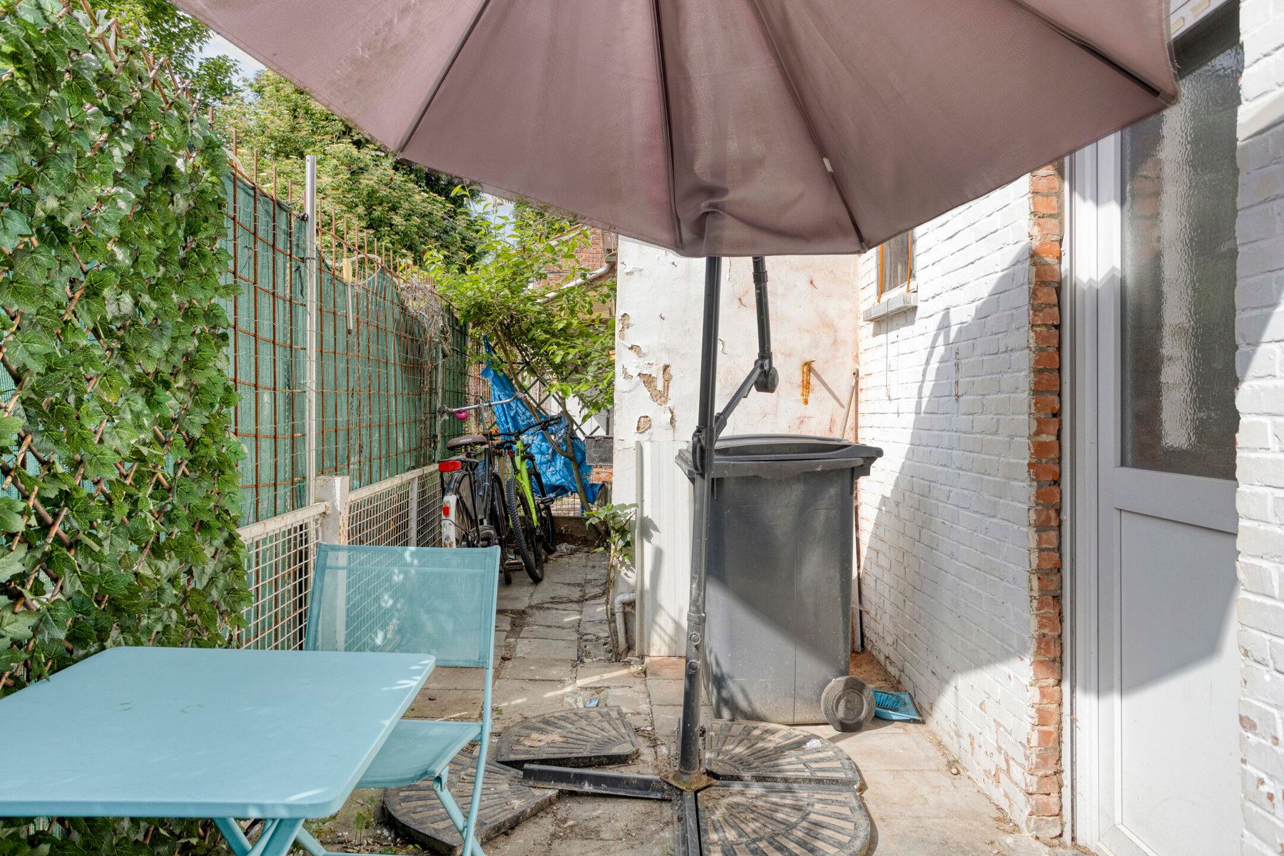 Op te frissen woning met potentieel in Zele foto 17