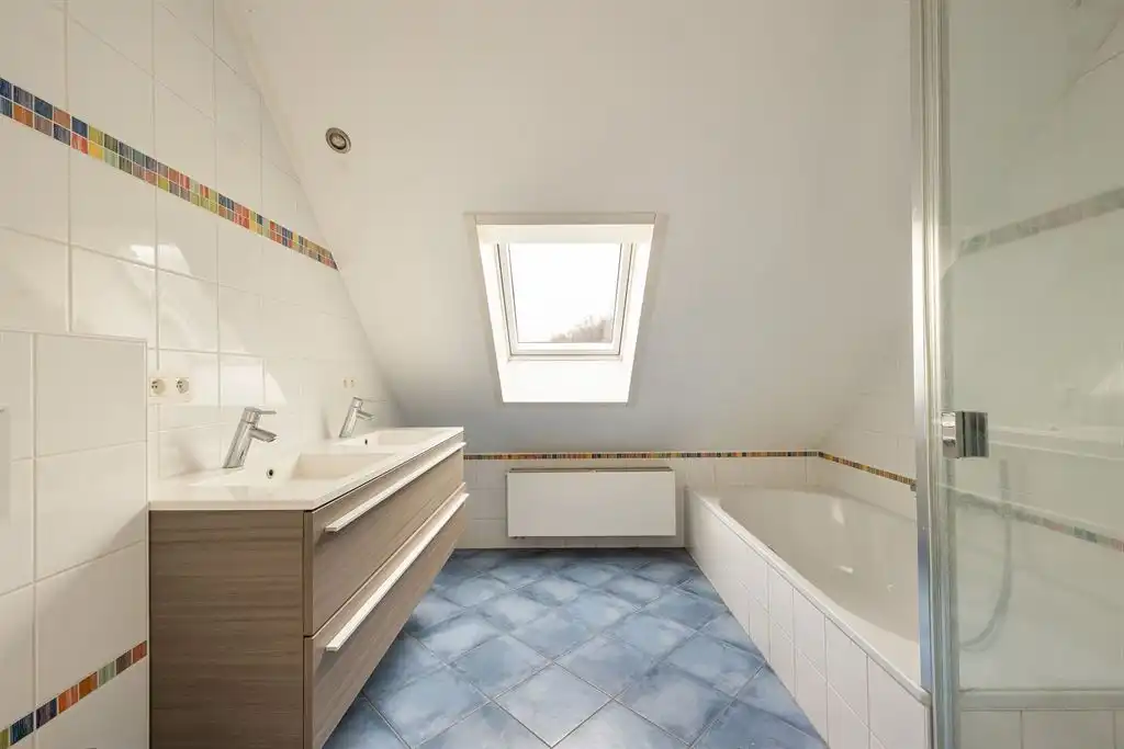 Langgevelhoeve op ca. 5 ha. vlak bij het dorp van Schilde, inclusief enkele bouwgronden. foto 16