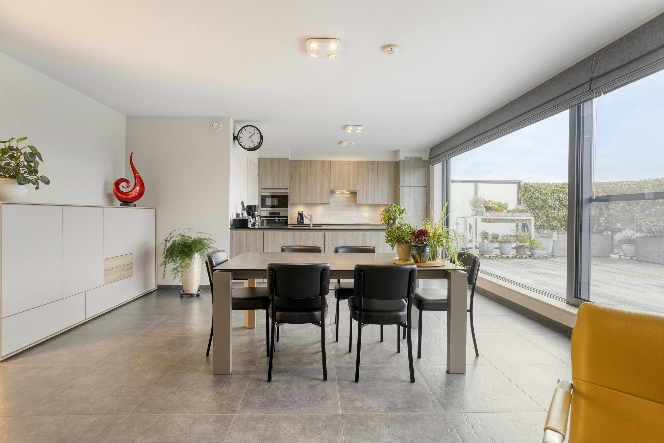 Appartement met 3 slaapkamers, garage en autostaanplaats te koop in Waarschoot foto 6