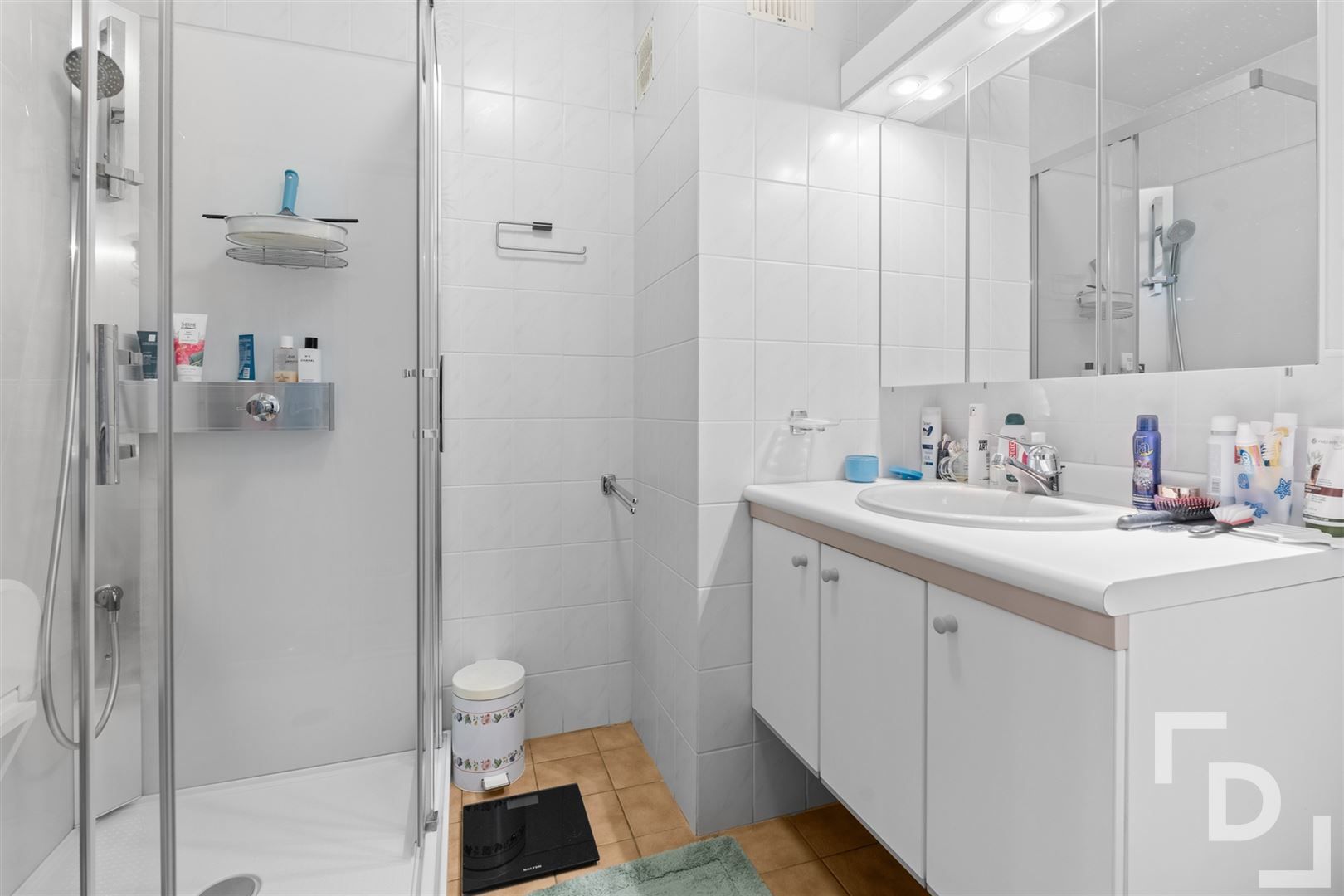 Ruim appartement met 3 slaapkamers en garage te koop in centrum Ieper. foto 8