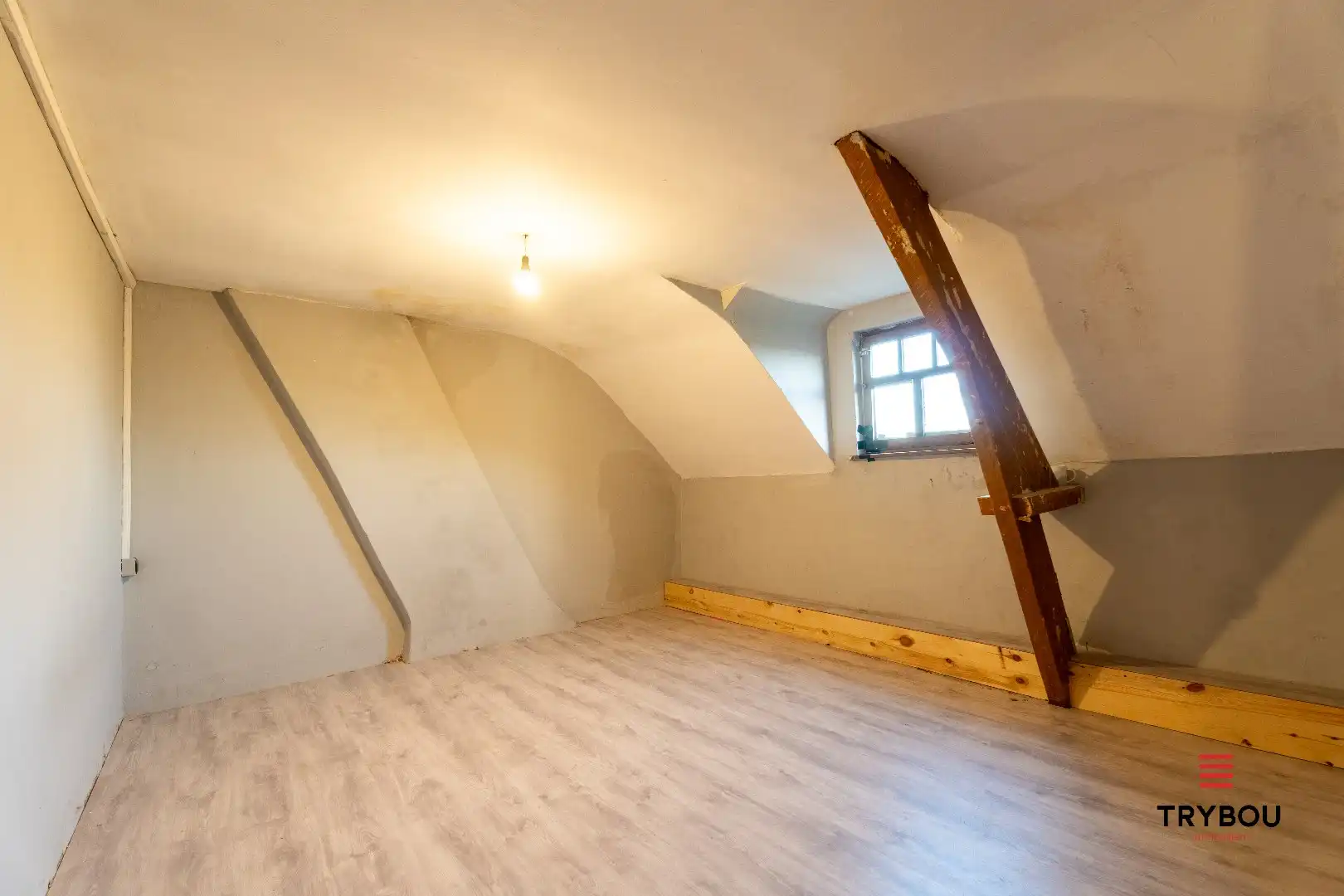 Te renoveren woning met garage en diepe tuin foto 9