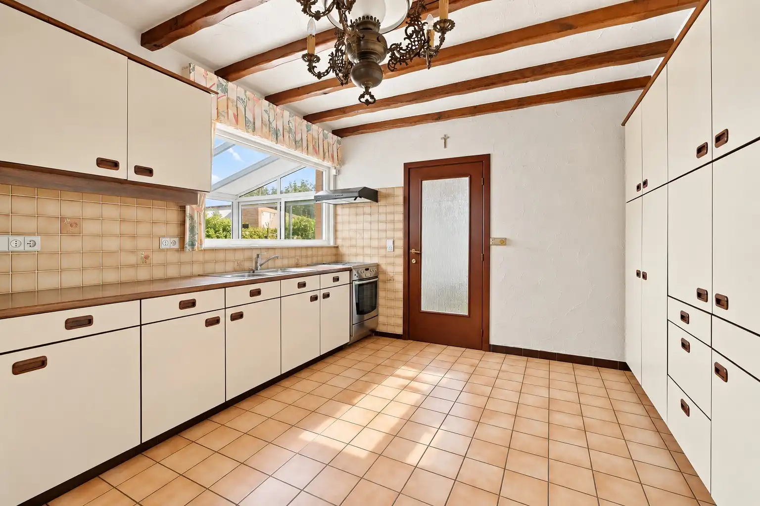 Te renoveren halfopen bebouwing met 3 slaapkamers, zolder en ruime tuin te Waardamme! foto 6