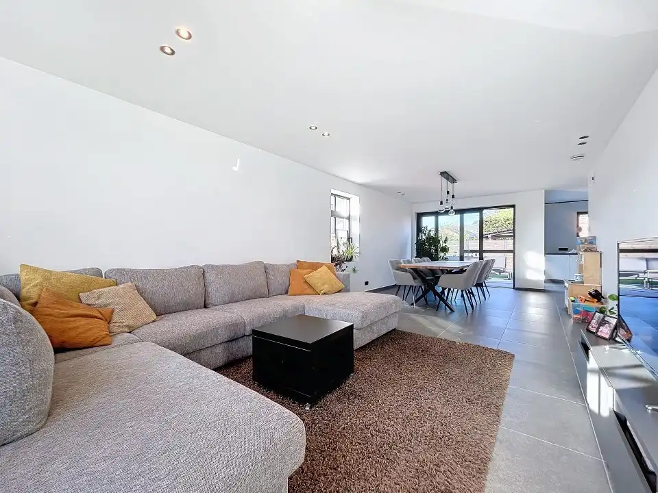 Half-open nieuwbouwwoning met terras, carport en 3 slaapkamers in Staden foto 2