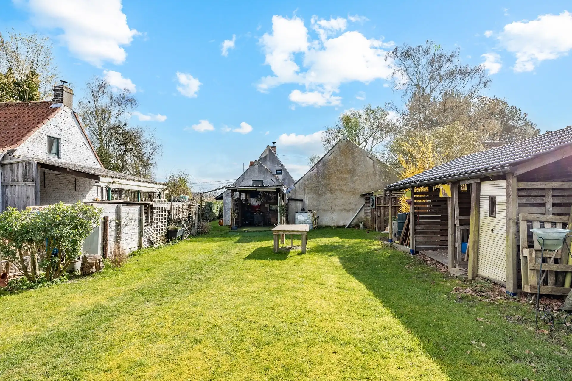 Charmante woning met grote tuin! foto 31