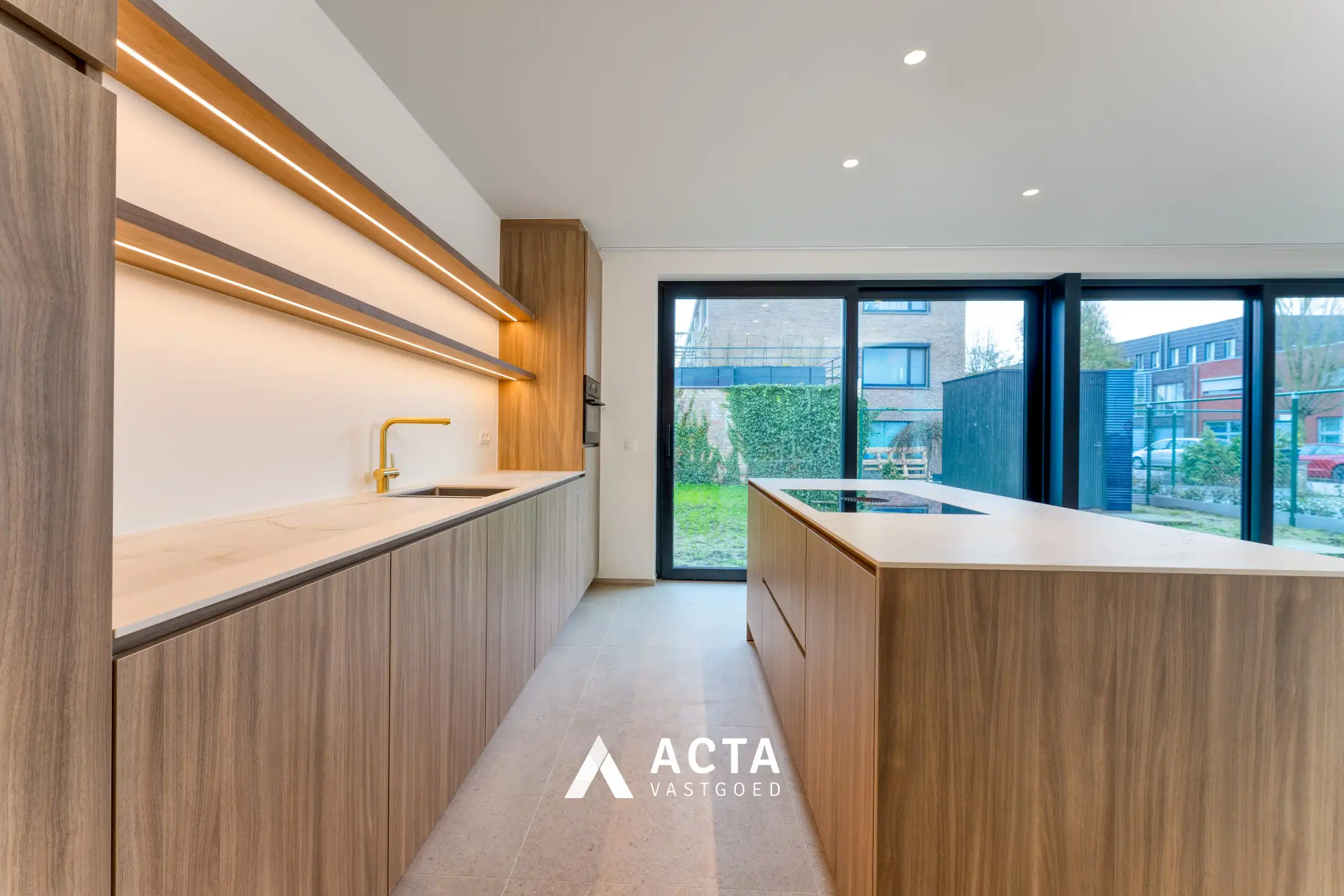 Nieuwbouwwoning met drie slaapkamers en tuin in hartje Mariakerke! foto 12