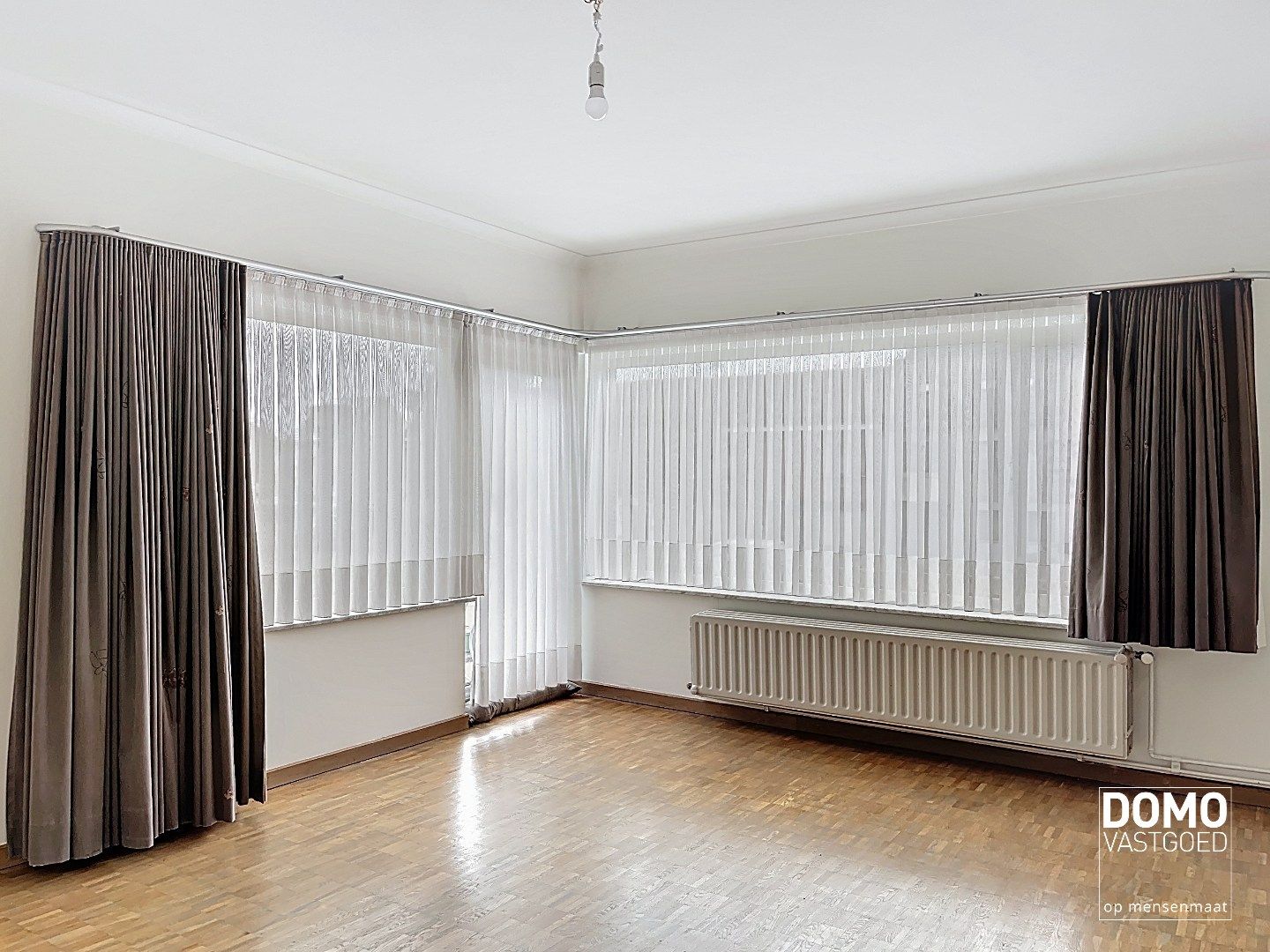 Commercieel gelegen handelspand met inclusief bovenliggend appartement te Kermt. foto 18