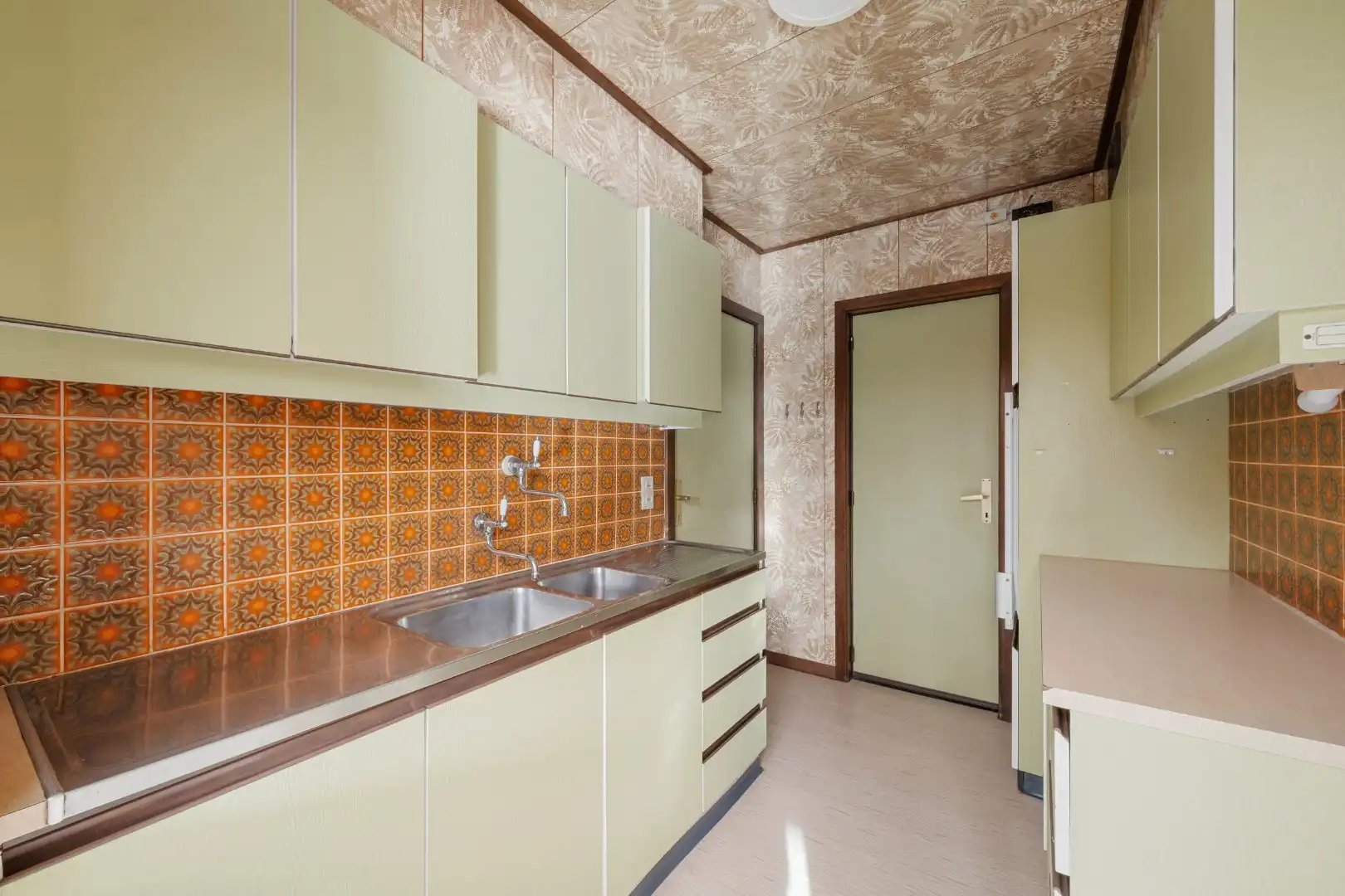 Woning met 3 slaapkamers en grote zolder, garage en zonnige tuin in Izegem foto 8