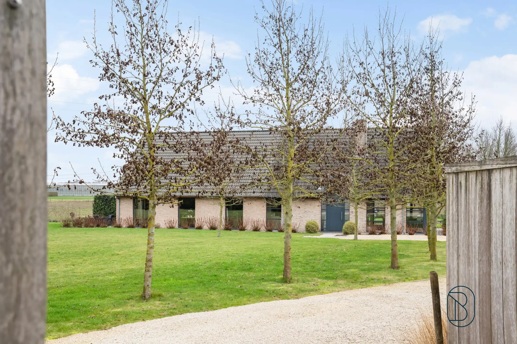 Prachtige eigendom met 2 wooneenheden op 6339m2!  foto 2