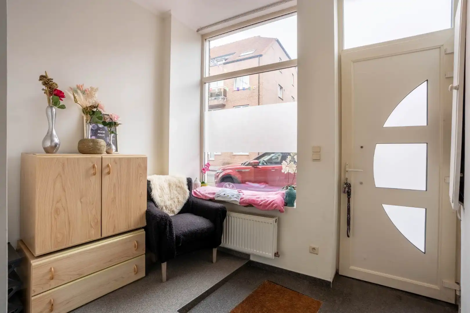 Een knusse rijwoning met tuintje en 3 slaapkamers, gelegen pal in het centrum van Maaseik. foto 3