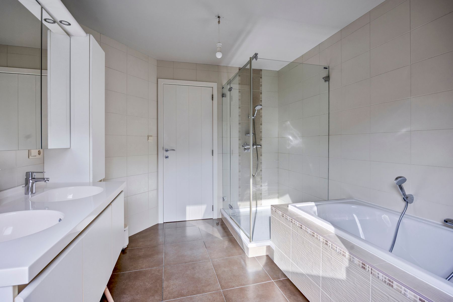 Prachtige villa met mooie tuin en 5 slaapkamers foto 27