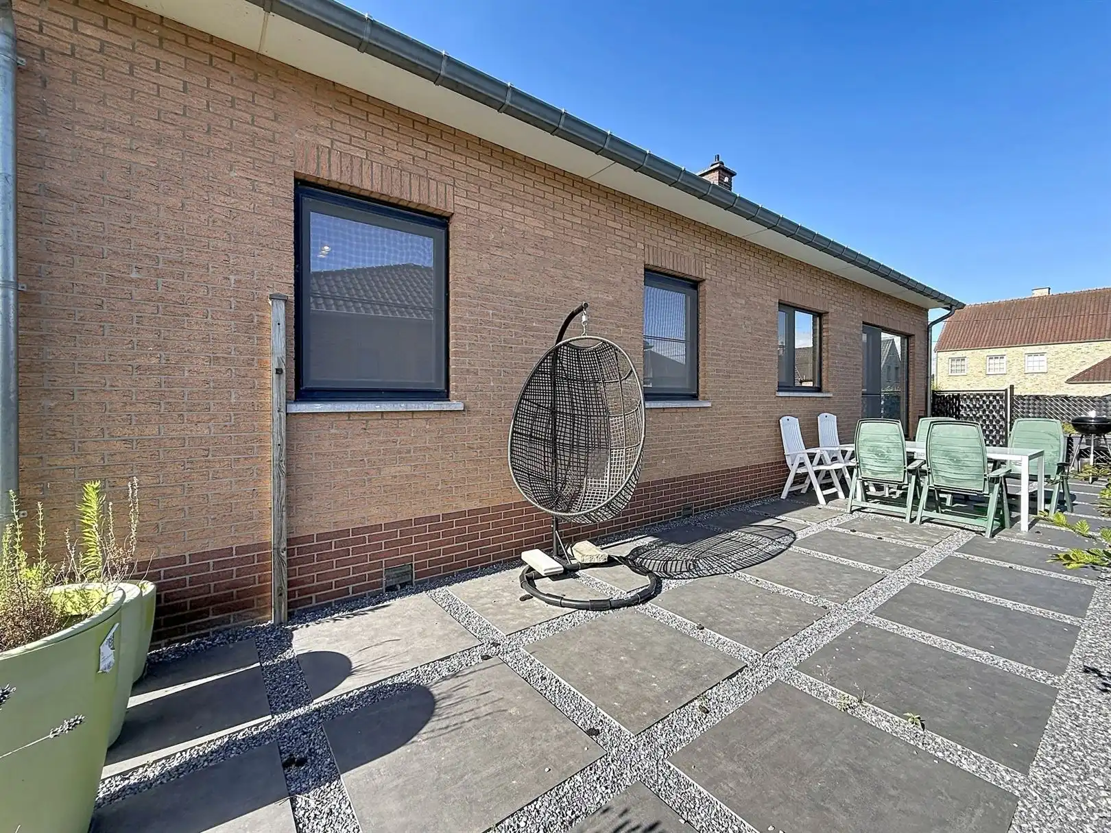 Bungalow met 4 slpks, tuin, garage, 8a 46ca foto 3