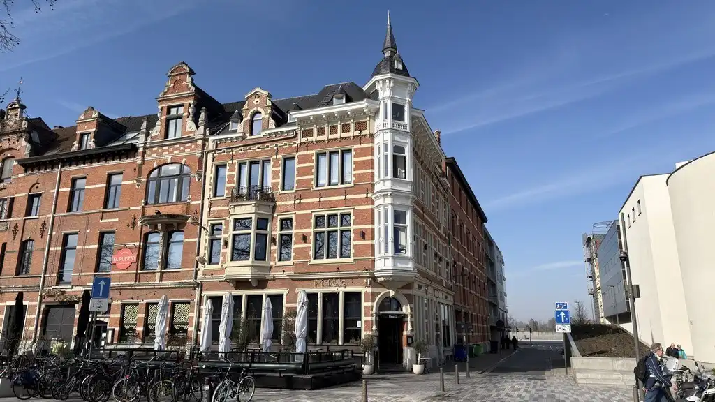Mooi gerenoveerde kantoorruimte te huur aan 't Zuid in Antwerpen foto 13