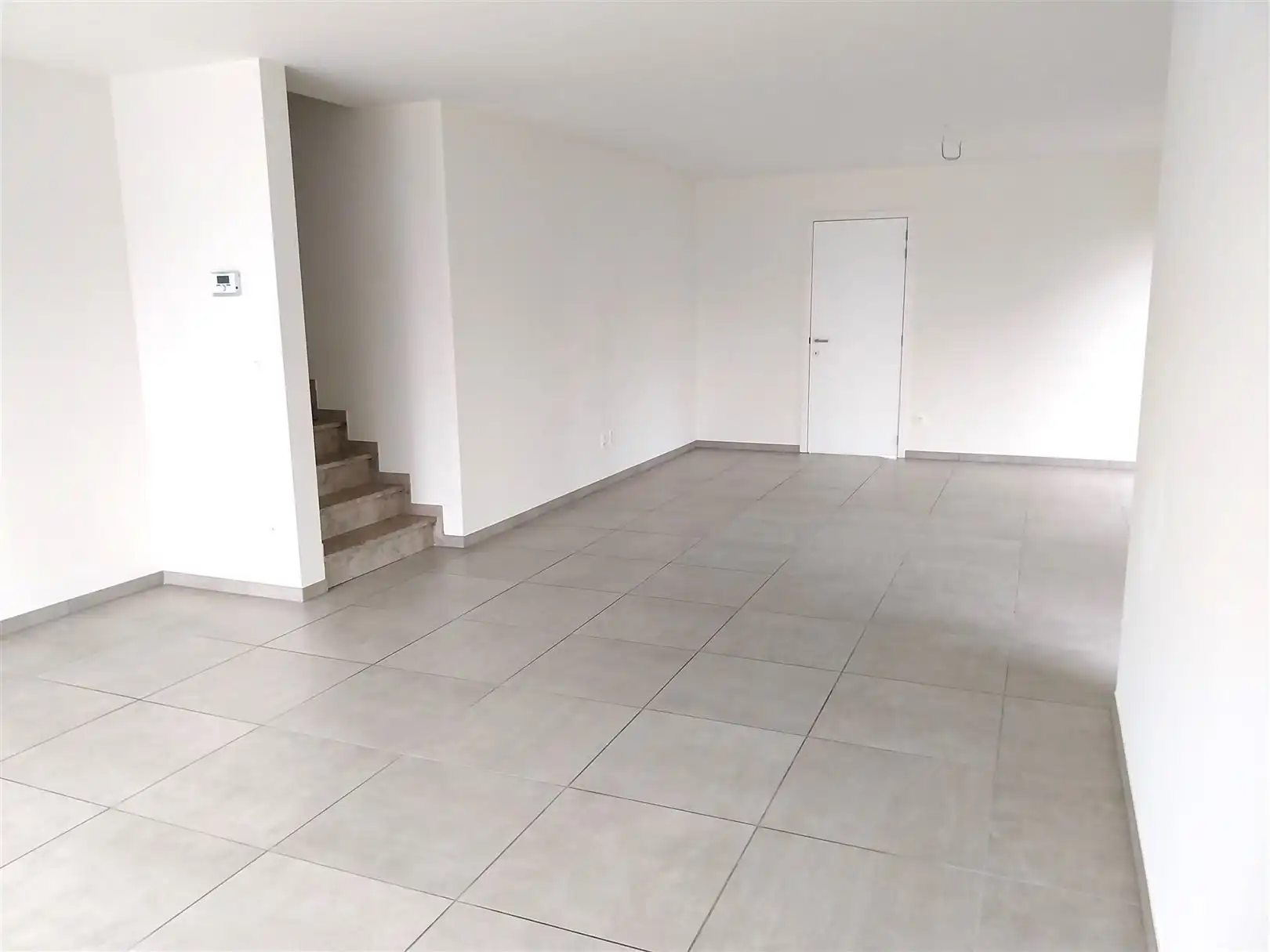 TE  HUUR: Halfopen bebouwing met 3 slaapkamers in Pelt! foto 3